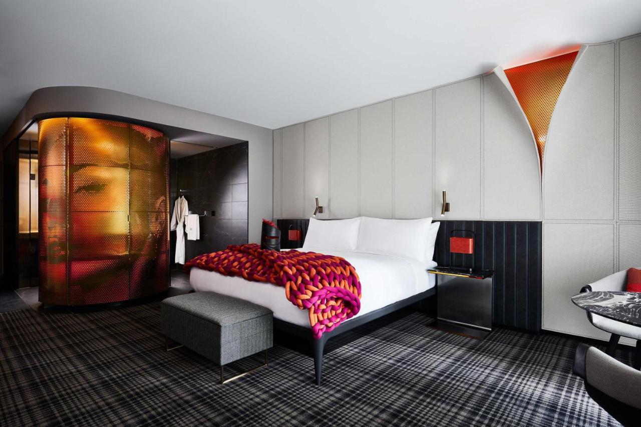 W Melbourne Hotel Екстериор снимка A room at the Mandarin Oriental Paris
