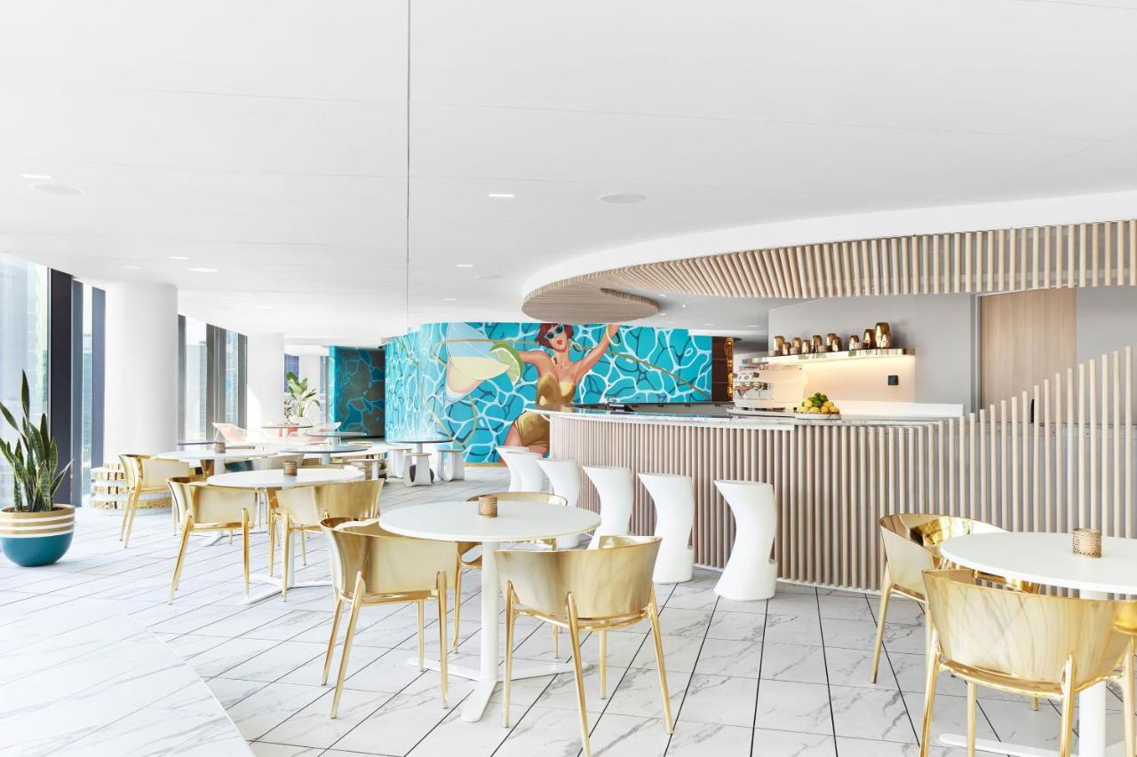 W Melbourne Hotel Екстериор снимка The Club at London Heathrow Airport