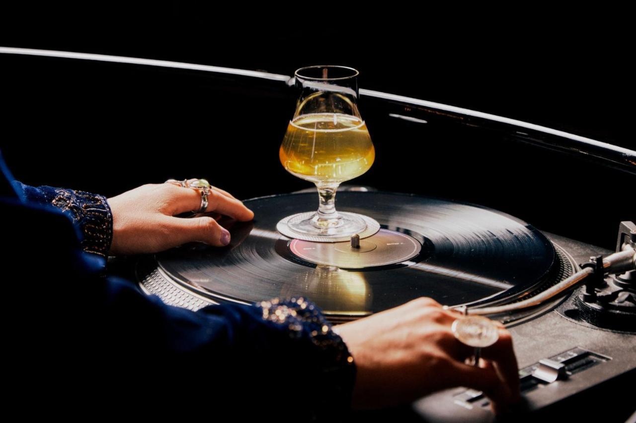 W Melbourne Hotel Екстериор снимка A glass of Champagne on a turntable