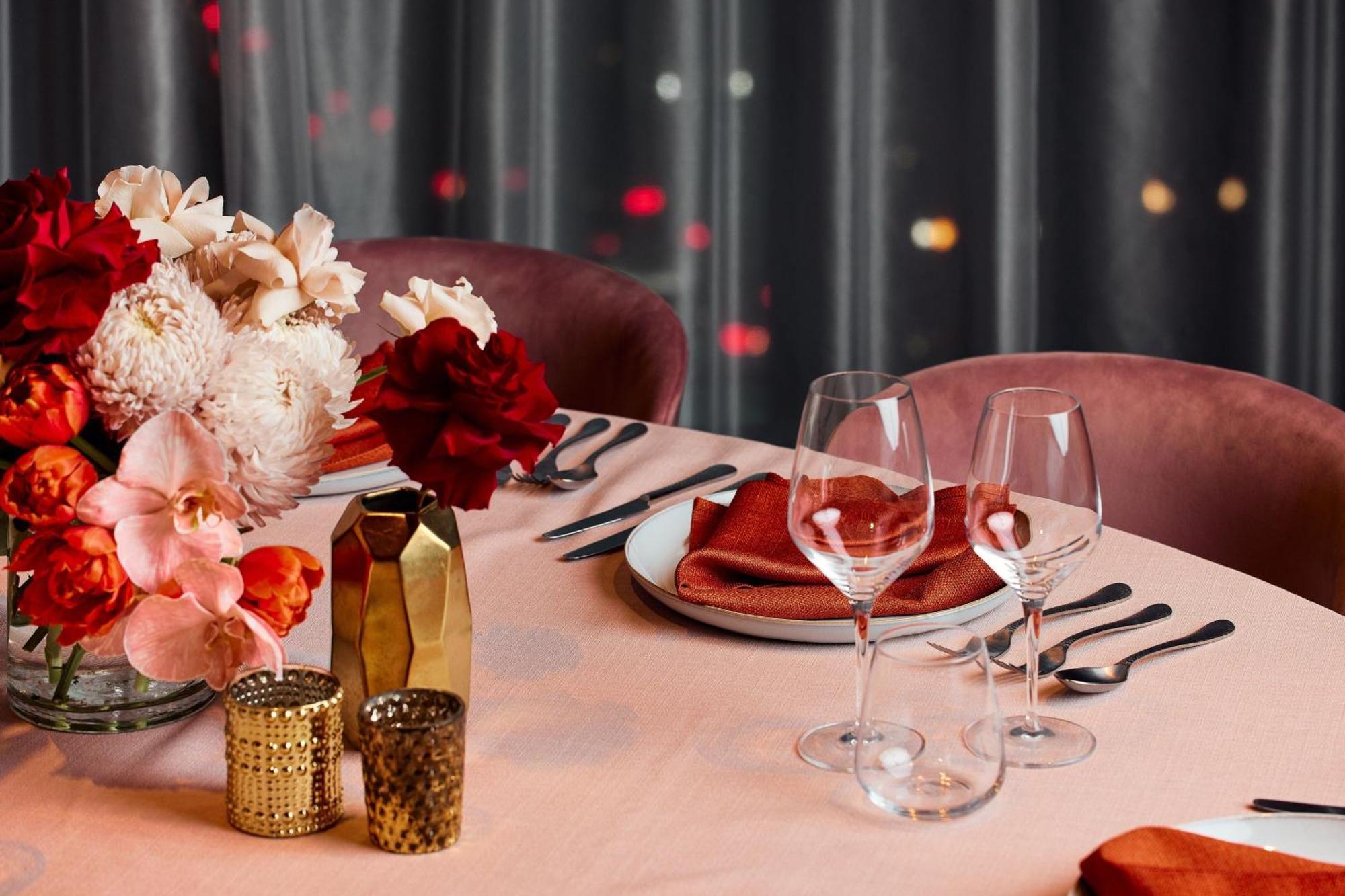 W Melbourne Hotel Екстериор снимка A table set for a formal dinner