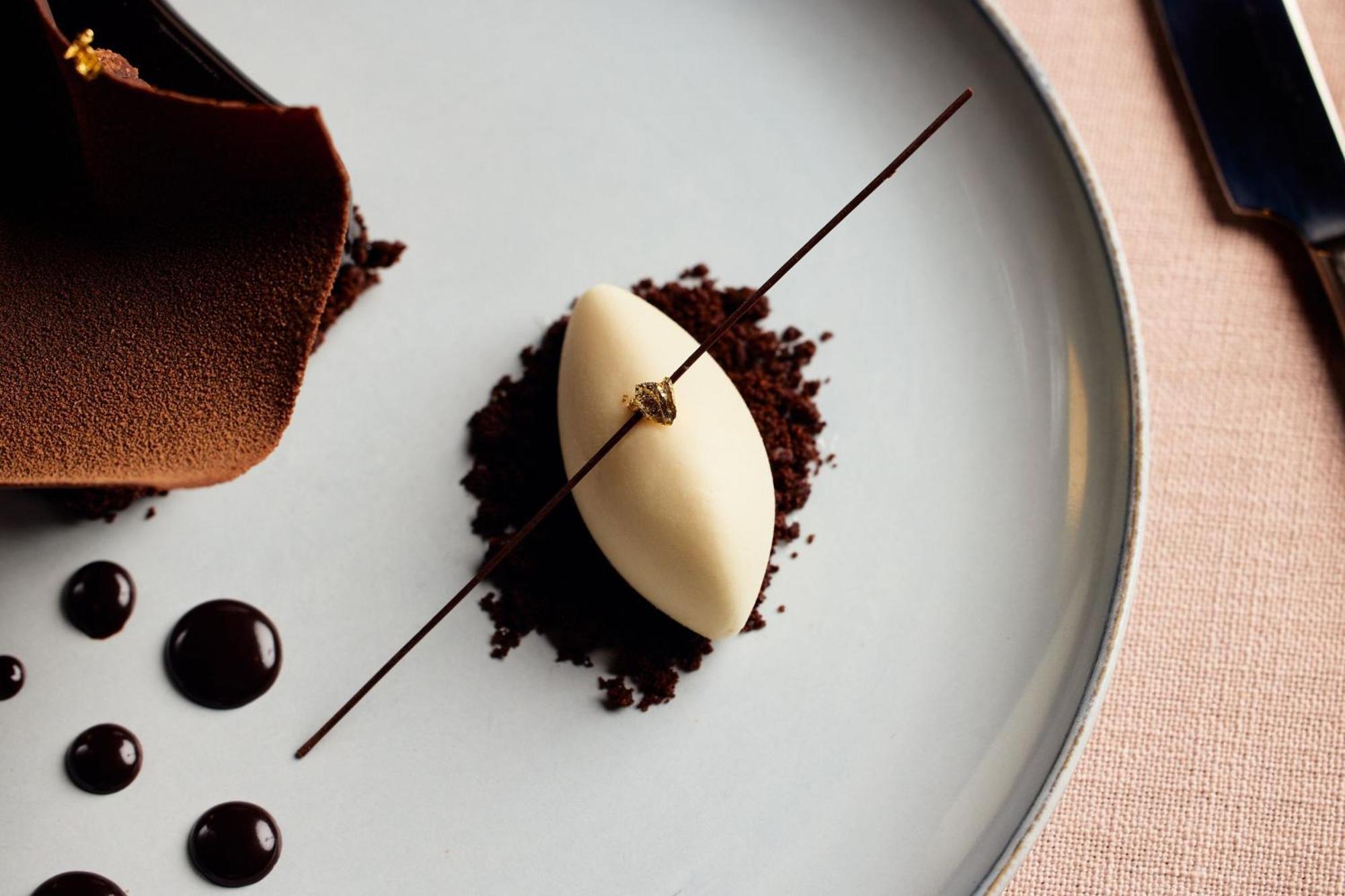 W Melbourne Hotel Екстериор снимка A chocolate dessert