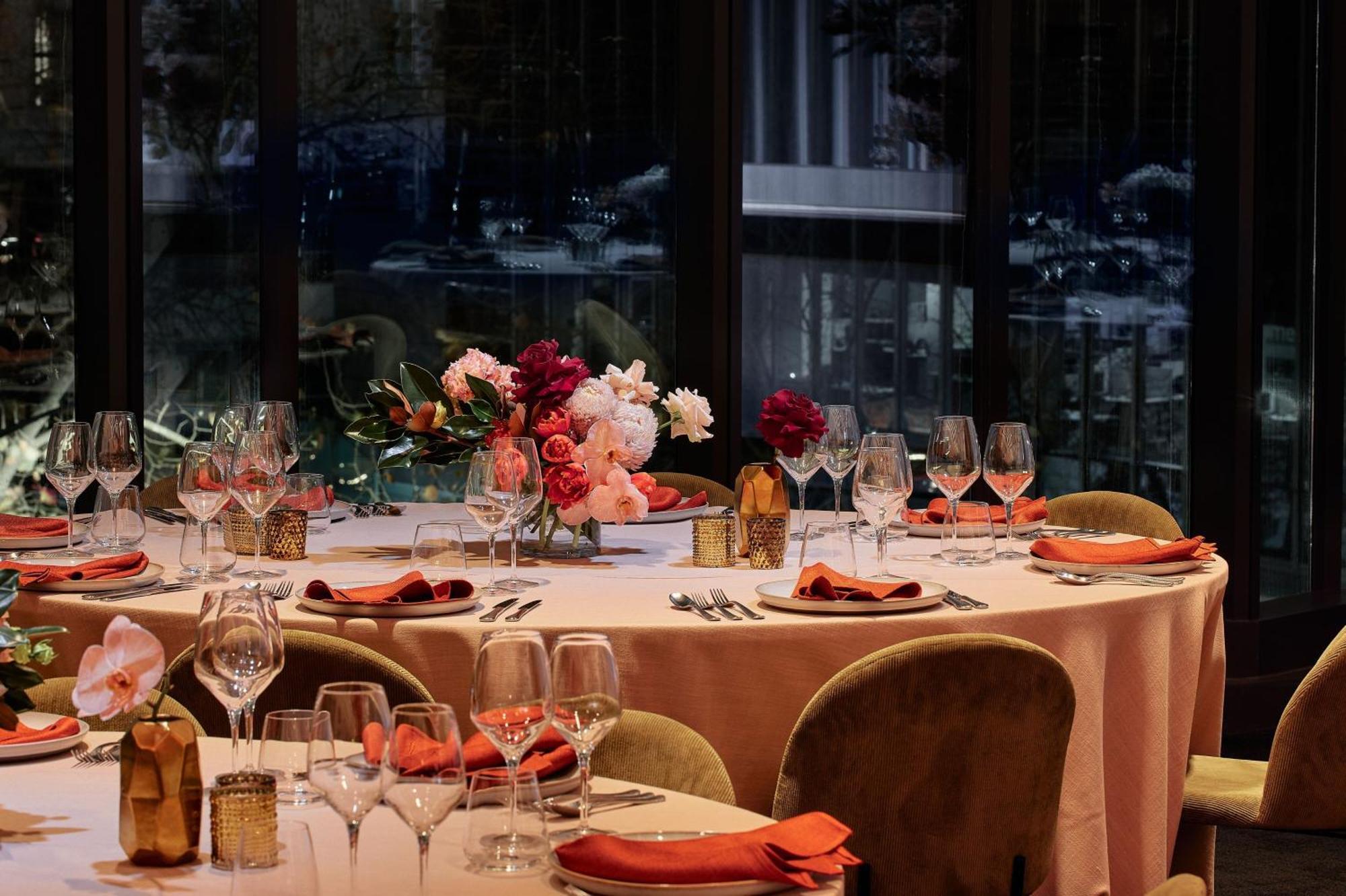 W Melbourne Hotel Екстериор снимка The dining room at the 2012 World Economic Forum Annual Meeting